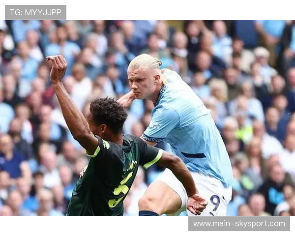 哈兰德门前抢点补射曼城锁定三分 哈兰德门前抢点补射曼城锁定三分