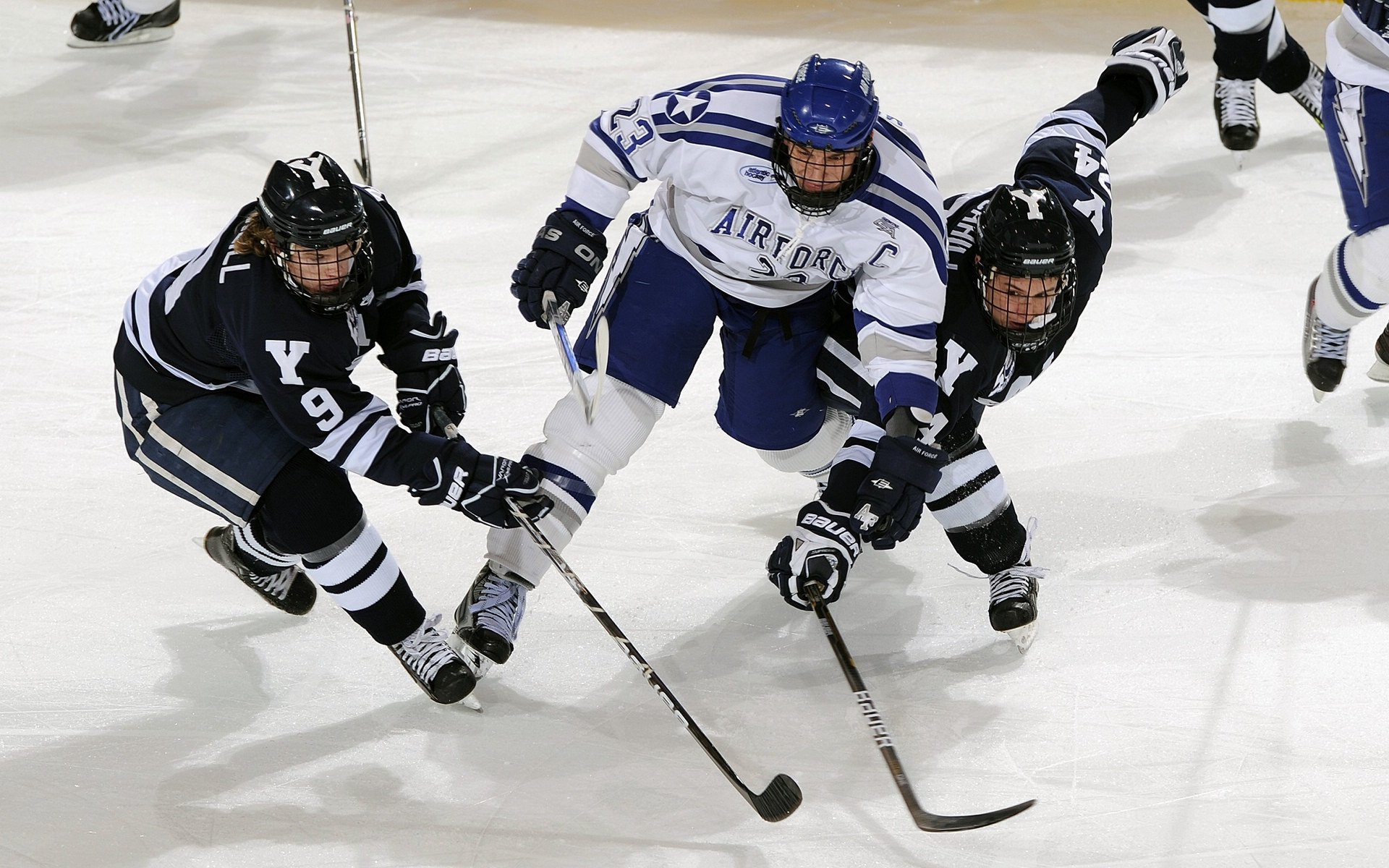 星空体育在线登陆-《英雄联盟》预选战火热进行，冠军逐步浮现！